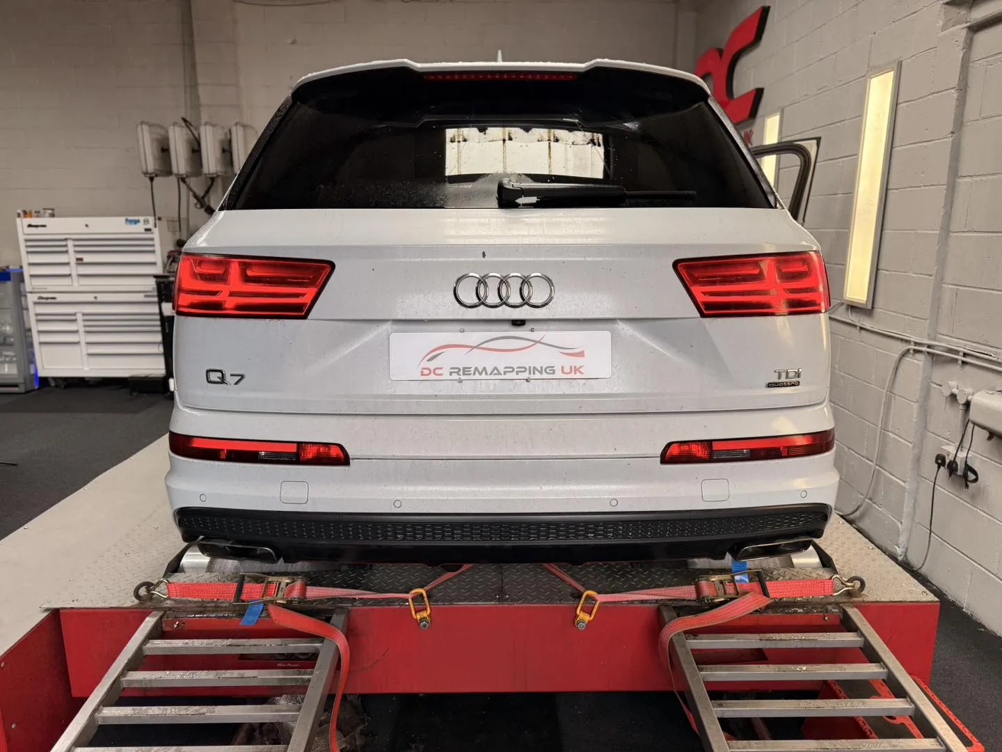 Audi Q7 4M rear on dyno
